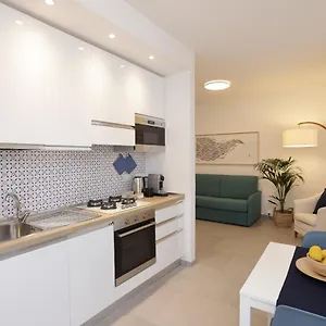 Adamaina - Sea View With Private Garage Apartment